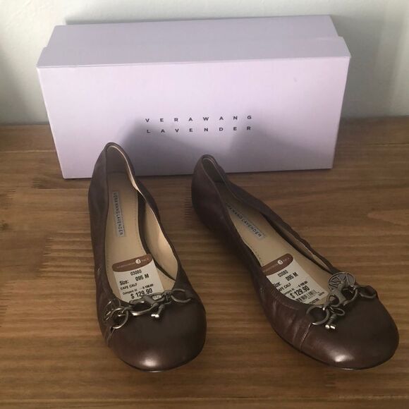 NIB Vera Wang Leather Libbie Cafe Calf Flats - 10 - Picture 1 of 8